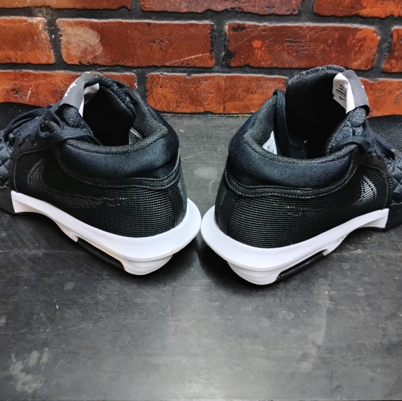 LeBron James witness 8 - Picture 3 of 7